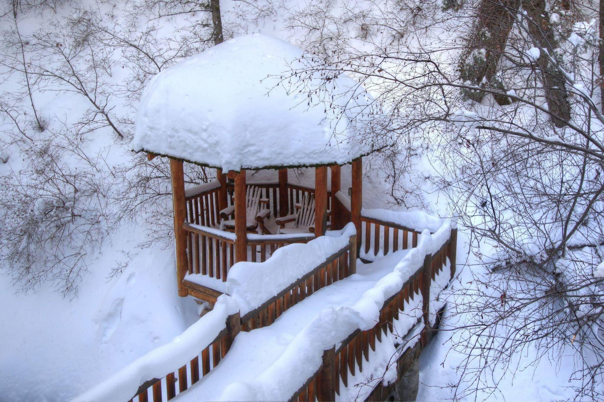 Log Cabin On The Stream Sundance Zewnętrze zdjęcie